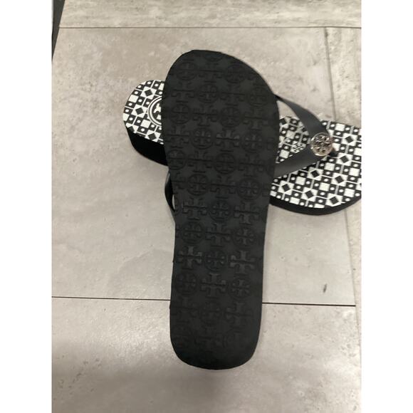 Tory Burch Women's Reva Rubber Flip Flops Black & Gray Logo Womens Sz 6 - Picture 3 of 3